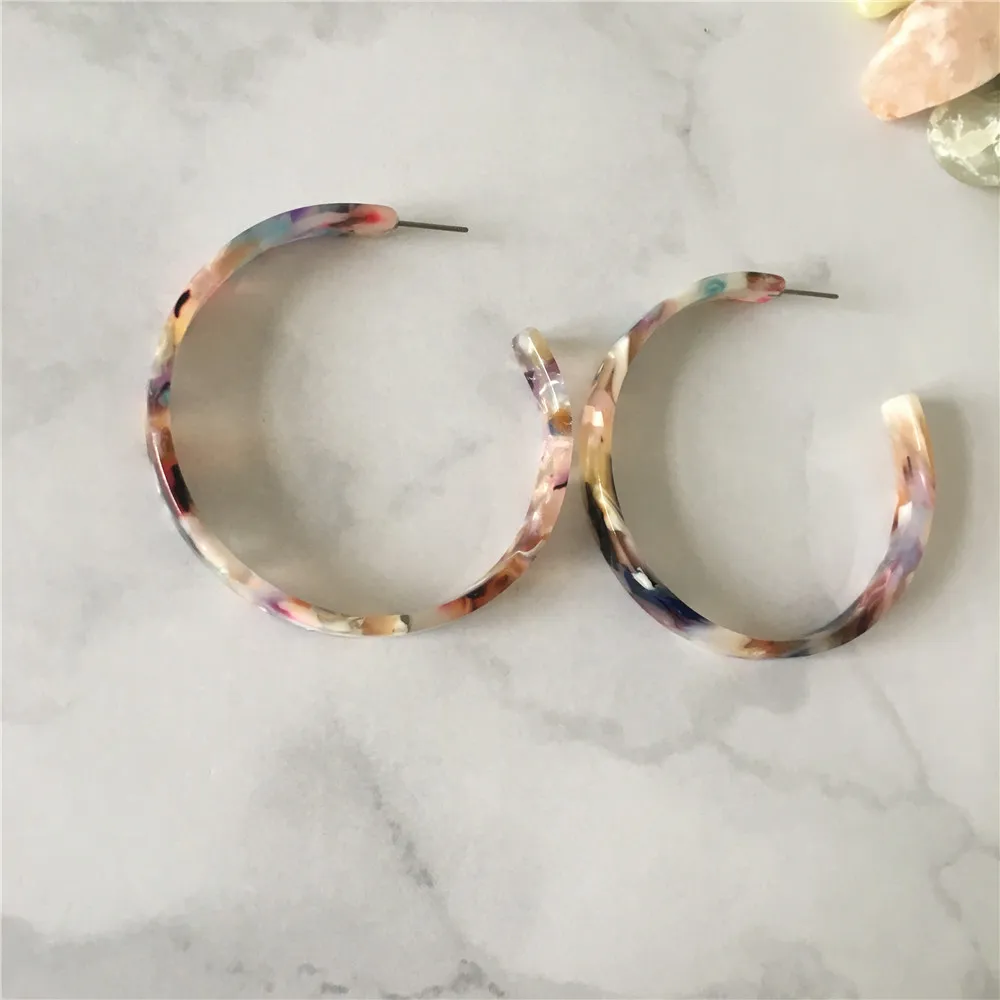 

PRETTY WOMEN EARRING MARBLE ACRYLIC MEDIUM SIZE HOOP EARRINGS