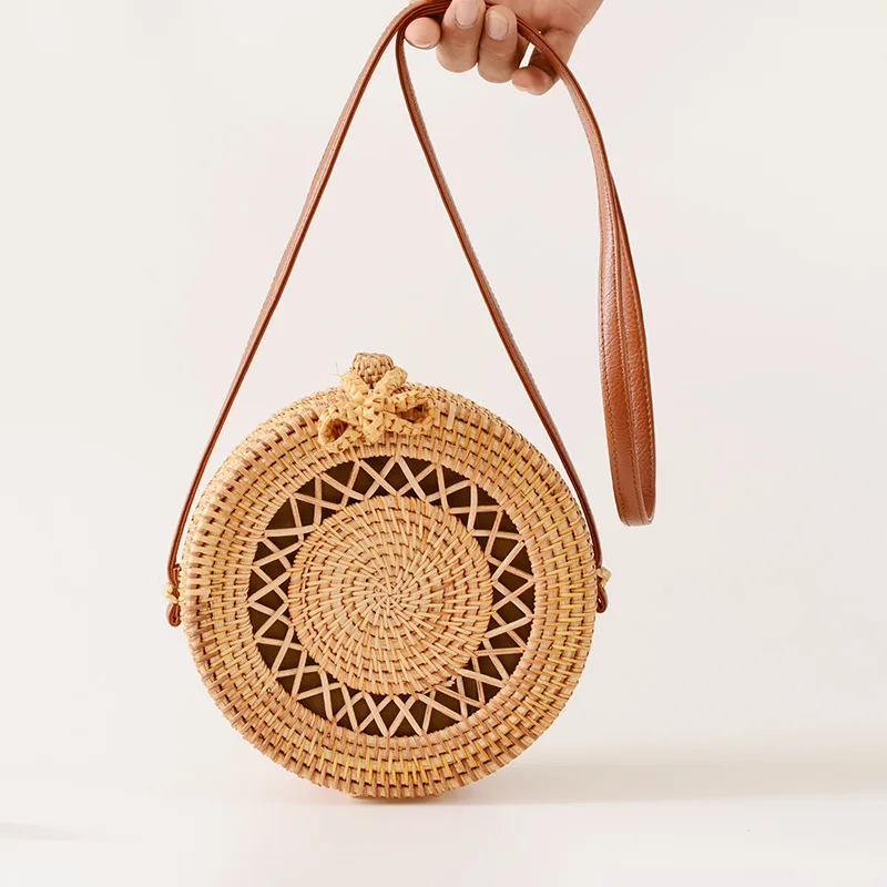 

2019 new beach round straw bag ins fishing net hollow bag Mori basket tweezers retro literary hand-woven bag PU shoulder strap