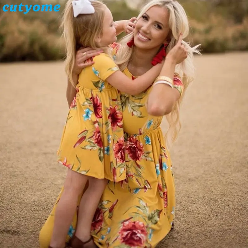 Mother Daughter Bohemian Maxi Dress Family Look Matching Outfits 2018 Short Sleeve Mommy and Me Floral Swimwear Dresses Clothes Mother Daughter Bohemian Maxi Dress Family Look Matching Outfits 2018 Short Sleeve Mommy and Me Floral Swimwear Dresses Clothes
