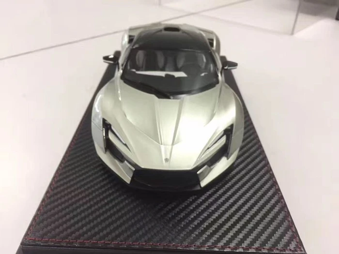 Полимерная модель автомобиля SophiArt WMOTORS Lykan Fenyr HyperSport 1:18(серебро)+ маленький подарок