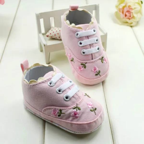Обувь для маленьких девочек с вышитыми цветами; мягкая хлопковая обувь для детской кроватки
