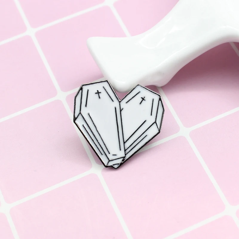 

Nurse and doctor heart shape brooch heart love love you cross stitch coat lovers badge accessories