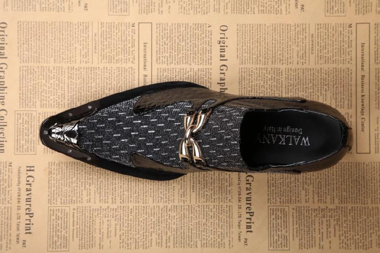 Высокое качество Смешанные Цвет медаль украшения Chaussure Homme Мужские модельные туфли Черные слипоны острый носок Мужская обувь размеры 36–46