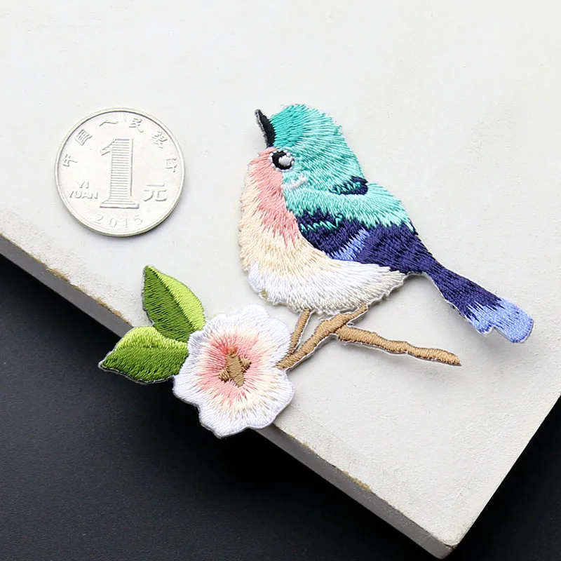 Эй Yonniex 1 пара милые железные нашивки вышитая птица с цветком нашивка для одежды DIY тканевые нашивки клеевые наклейки