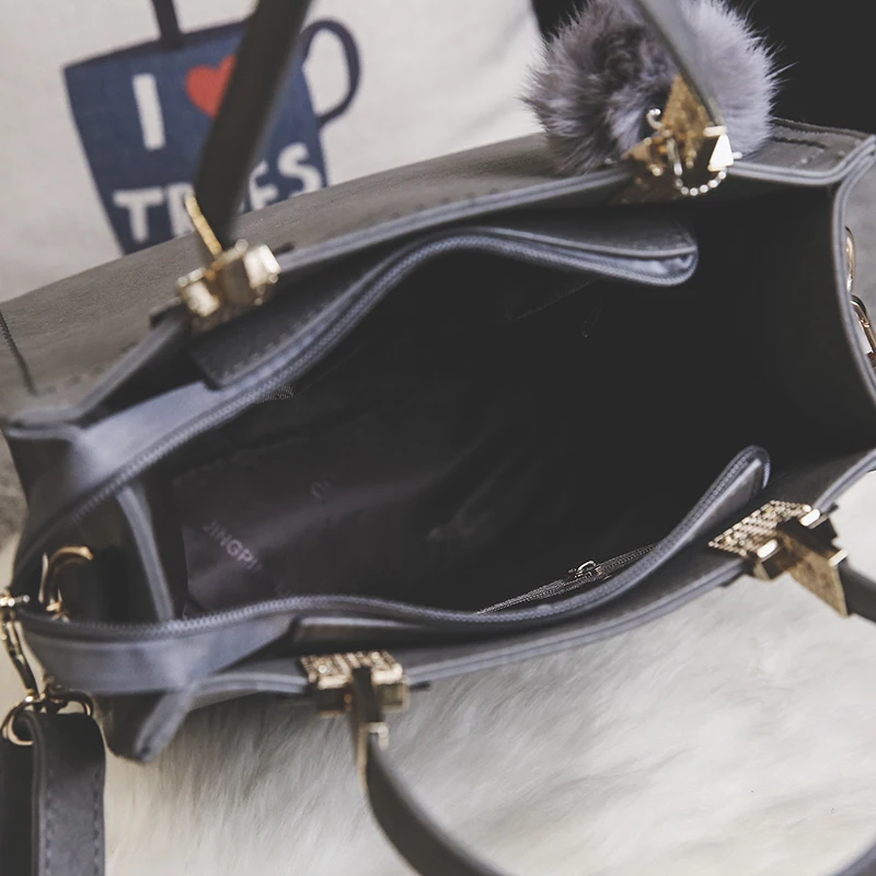 DAUNAVIA العلامة التجارية الأعلى حقائب بيد النساء حقائب يد جلدية كبيرة الصلبة حقيبة تسوق مع شرابة الفراء الكرة حقيبة كتف حقيبة ساع