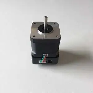 

Интегрированный шаговый двигатель Robocults nema17 40 мм с Драйвером