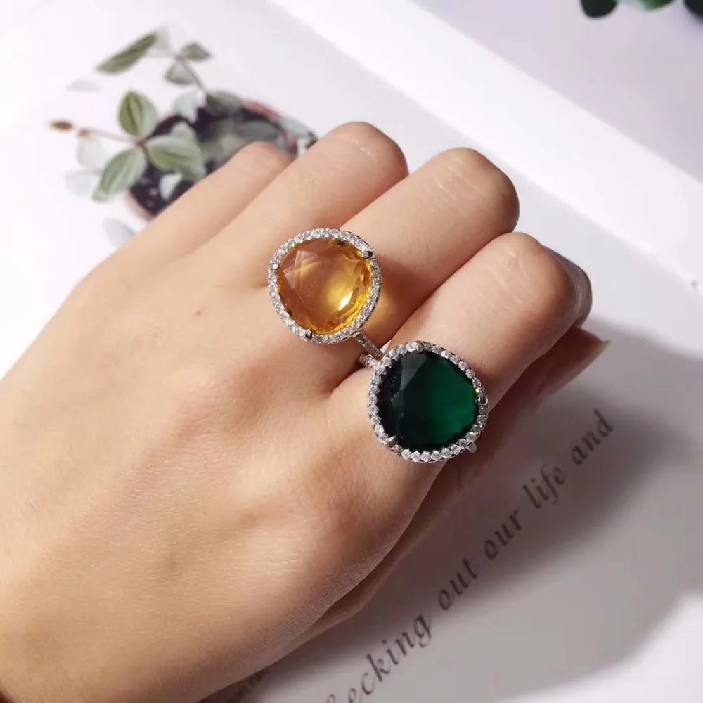 Top Quality New Fashion Pommelato Jewelry Triangular Claw Stone Candy Ring Mosaic AAA+ Crystal Cute Knuckle Ring for Women Fashion Jewelry