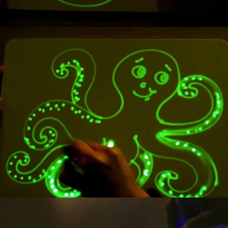 Russia Type With Box Kid Paint Set A5 Drawing Board Set 3 Luminous Pens Draw with Light Glow In Dark Funny Magic Drawing Toy