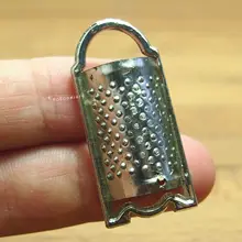 Кукольная Миниатюра 1:12 игрушка Металл Еда slicer измельчитель l3.5cm f4425