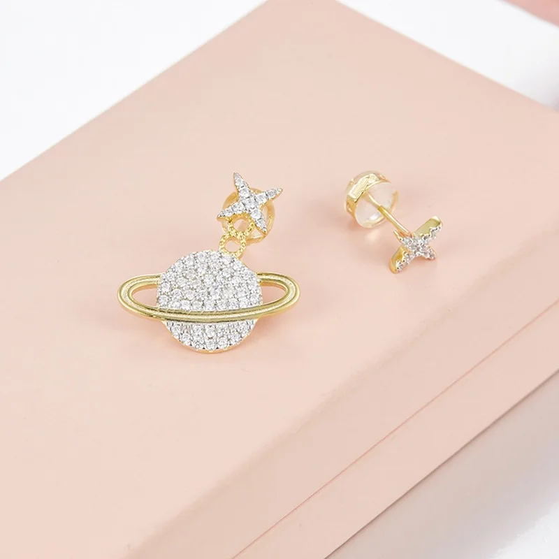 Модные асимметричные серьги гвоздики с золотыми планетами из стерлингового