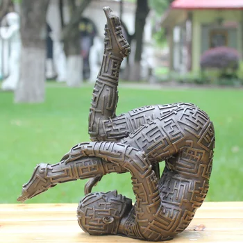 

The bronze statue of Spider Man Movie Figure Sculpture crafts ornaments design Home Furnishing Decor modern gift