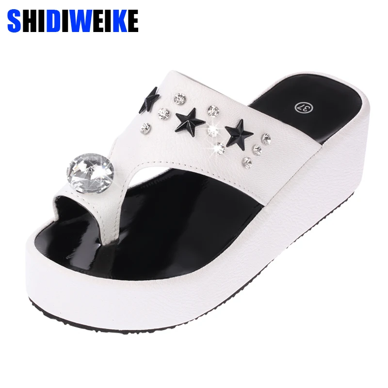 

2019 New Woman Beach Flip Flops Summer Sandals Slip- Resistant women slippers Platform Sandals High-quality summer women shoes