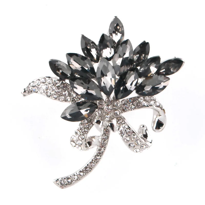 

Euramerican Popular Crystals Flower Women Pins Silver Color Rhinestone Brooches Top Alloy Quality As Gift For Women Cheap Price