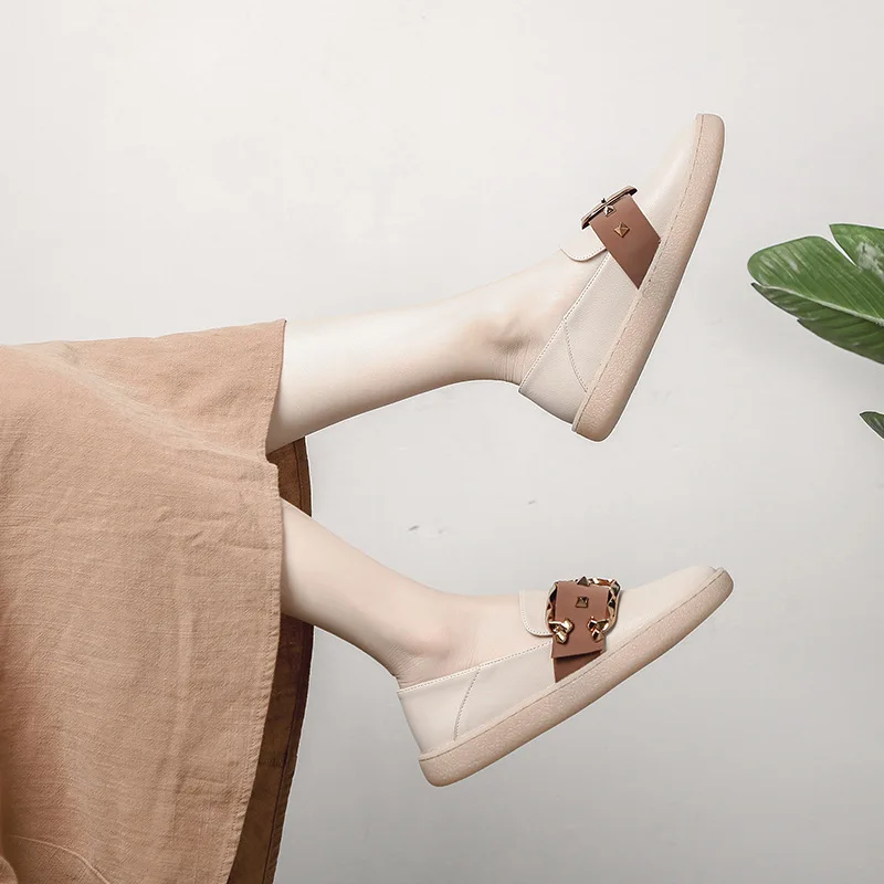 

2019 autumn new fashion simple solid color flat shoes women soft and comfortable wild metal decorative casual shoes