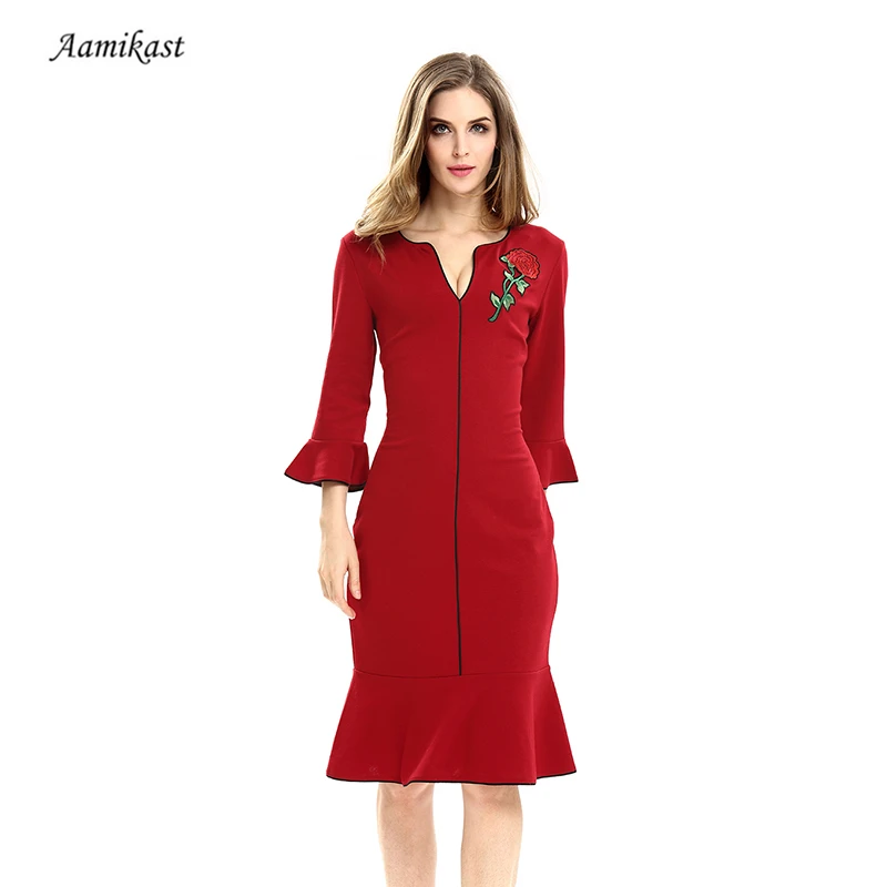 Женское платье средней длины с v образным вырезом и рукавами три четверти