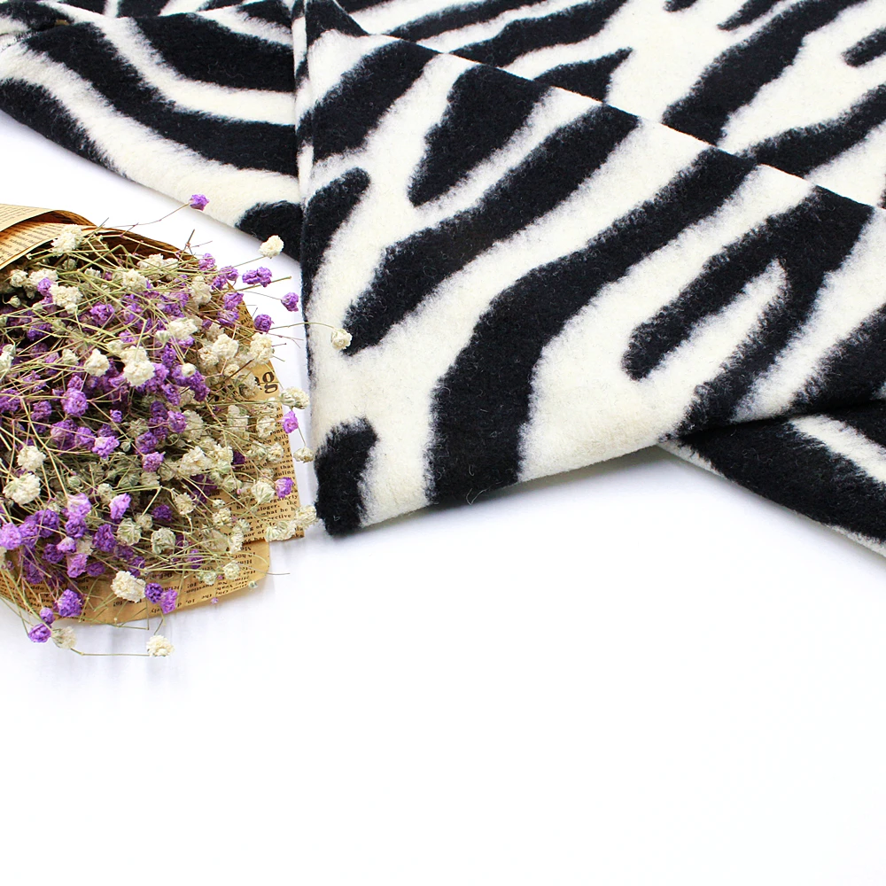 

YLSX Autumn and Winter Black and White Stretch Zebragrain Fleeceplaited Knitwear with Fleece Wrap Wool Fabric 140cmx50cm