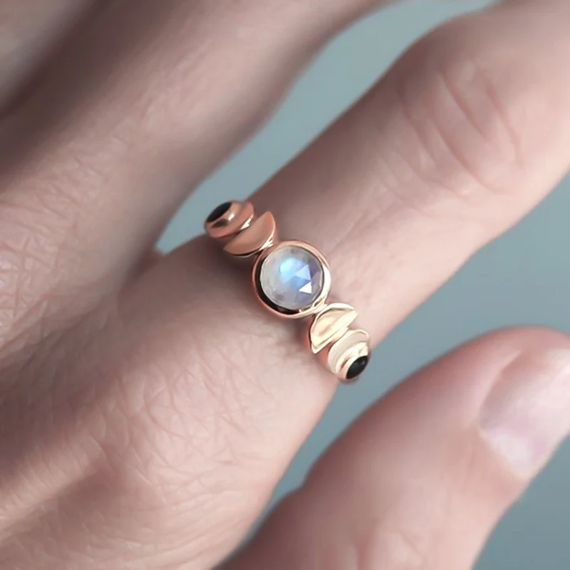 

Trendy Waxing Moon Phase Ring Moon Cycle Ring Ladies Imitate Moonstone Crystal Ring Retro Celestial Jewelry Gift