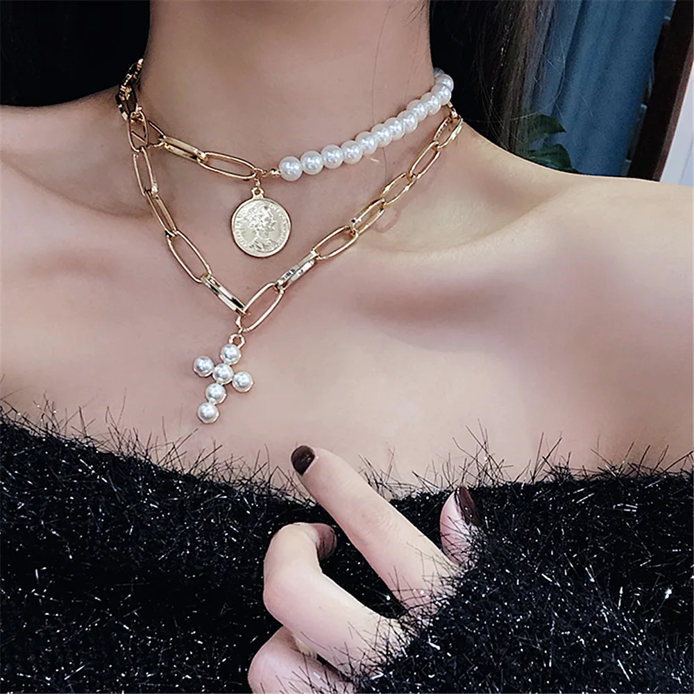 

2019 Gold Color Fashion Queen Coin Pendant Necklace for Women Imitation Pearls Cross Choker Necklace Short Interlocking Jewelry