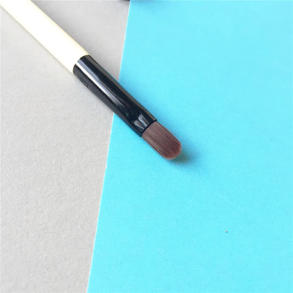 BOBBI BROWN Concealer Brush _ 4