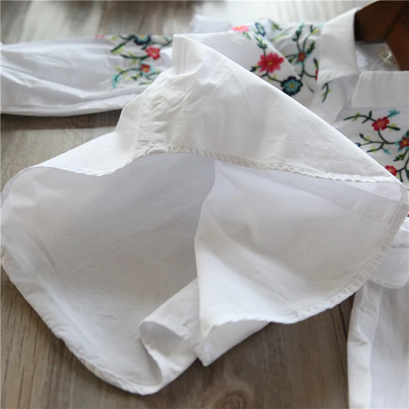 Весенняя Новинка, модные белые блузки с цветочной вышивкой для девочек, детский фонарь с рукавами, белые хлопковые рубашки