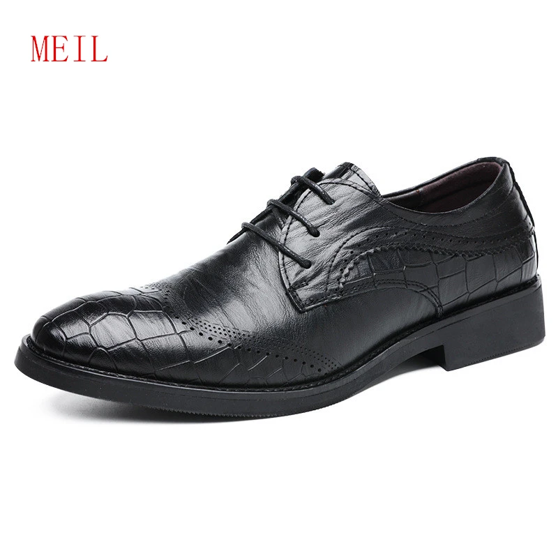 

2019 Black Brown Men Bullock Embossed Genuine Leather Shoes Mens Pointed Toe Dress Shoes Formal Slip On Office Wedding Shoes Men