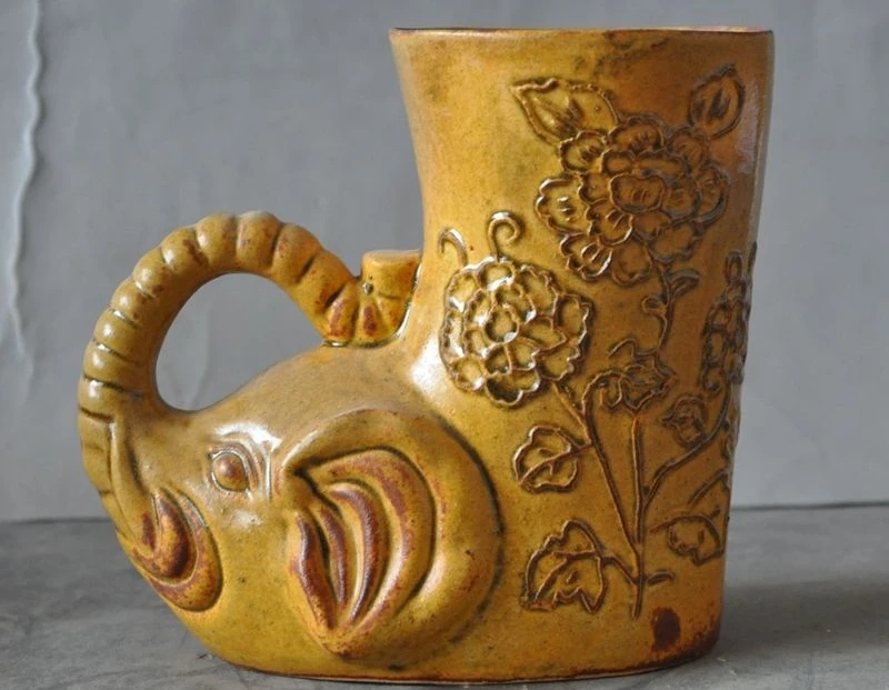

old China ceramics porcelain glaze Elephant Head Statue Bottle Wine vessel cup