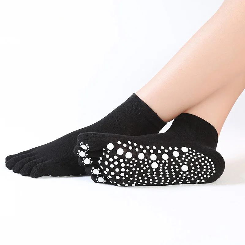 Модные женские пять пальцев хлопоковые носки для йоги массажные спортивные носки теплые Нескользящие танцевальные балетные фитнес-носки для тренажёрного зала - Цвет: black