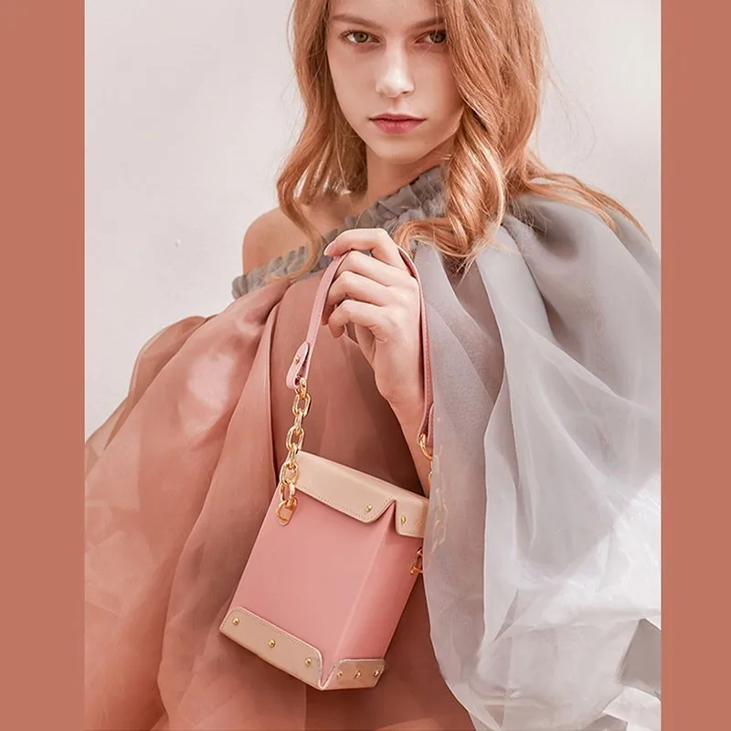 

2019 New Spring Summer Women Bags Panelled Fashion Triangle Shoulder Bag Pu Leather Chain Bucket Handbags Female Handbag OC683