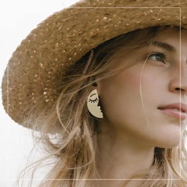 

Free Shipping Metal Face Mask Outline Earrings Fashion Personality Women Eye Stud Earrings Jewelry