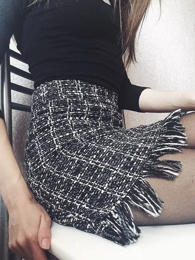 

2019 Women Woolen Mini Skirt Spring Autumn Vintage Straight Plaid Tassel Skater Skirt High Waist Femininas