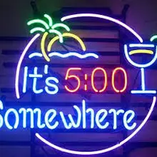 Его 500 где-то стеклянный неоновый светильник знак пивной бар