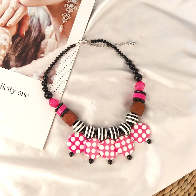 Guanlong Trendy Resin Wood Necklaces With Circle Pendant For Women Round Geometric Acrylic Beaded Chains Gifts Jewelry Necklace (6)