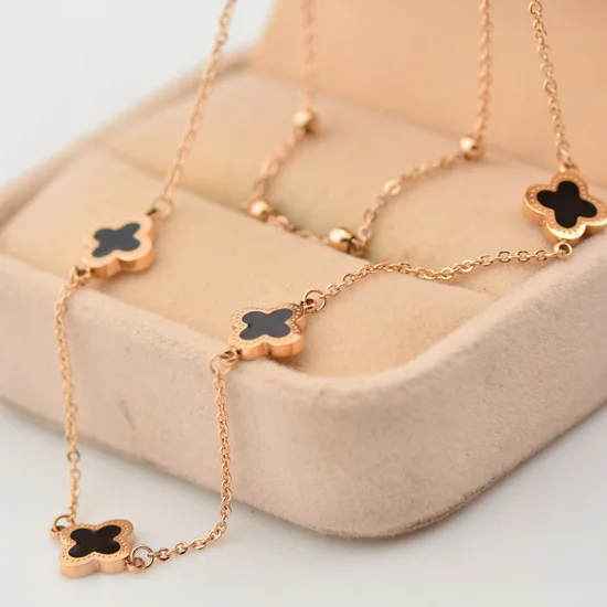 famous clover necklace