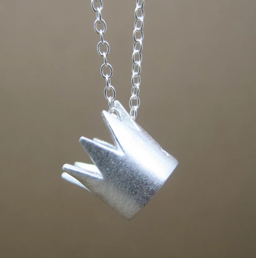 

Pure Silver Hand Crafted 925 Sterling Silver Queen Crown Pendant Necklace Jewelry Matt Finish Surface Necklaces & Pendants (BLY)