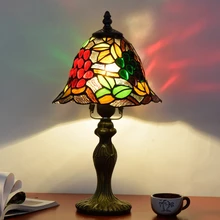 Оригинальность Tiffany из цветного стекла винограда небольшая настольная лампа Американский сельская местность красный зеленый декоративный свет 110-240 V E27 20 см