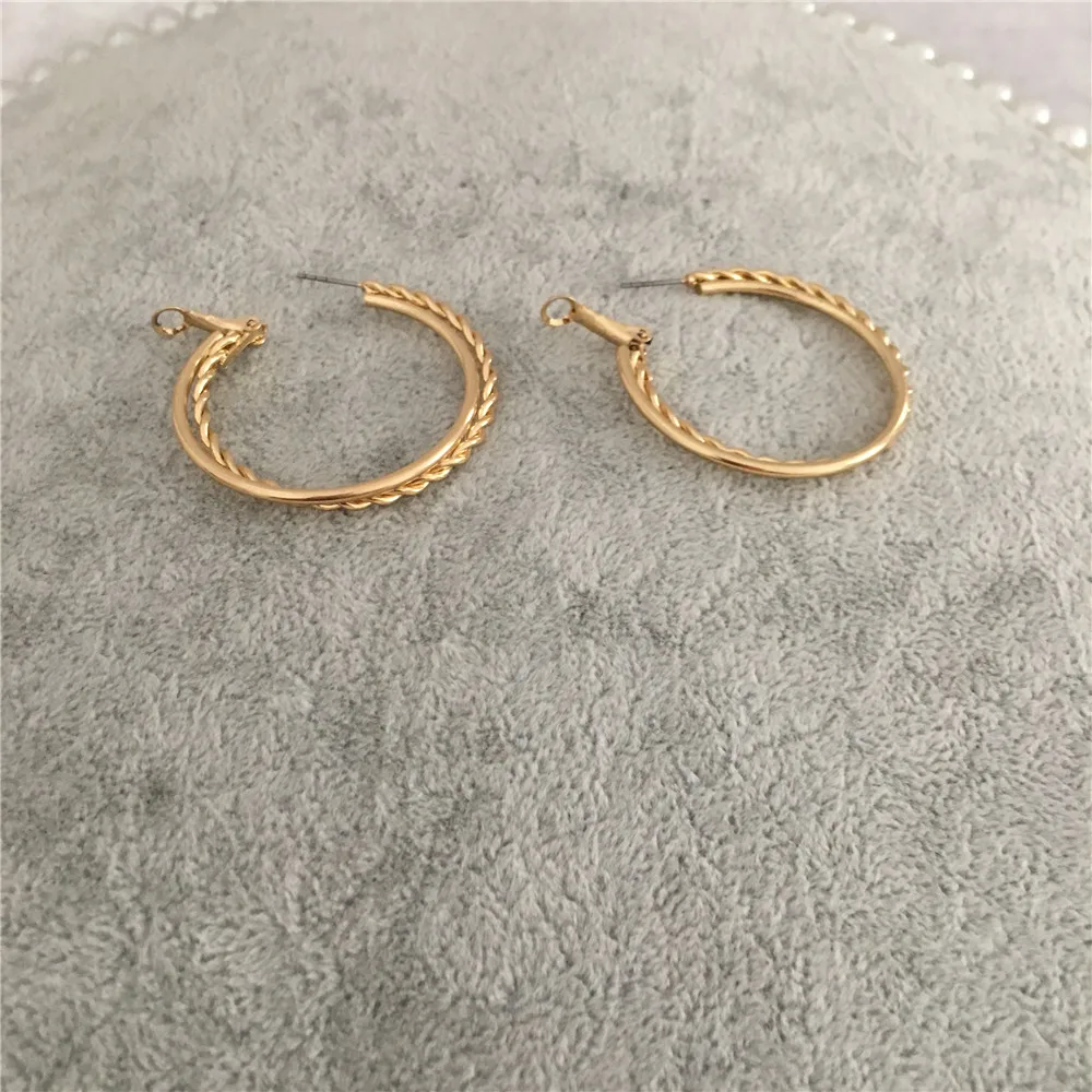 

TRENDY EARRINGS GOLD COLOR TWIST TWO LINE HOOP EARRINGS FOR WOMEN GIRL