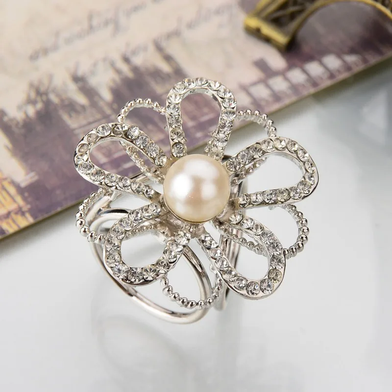 

Fashionable Hollow Camellia Inlaid Rhinestone Three-Ring Scarf BuckleElegant cufflinks buttons gifts FOR GIRL