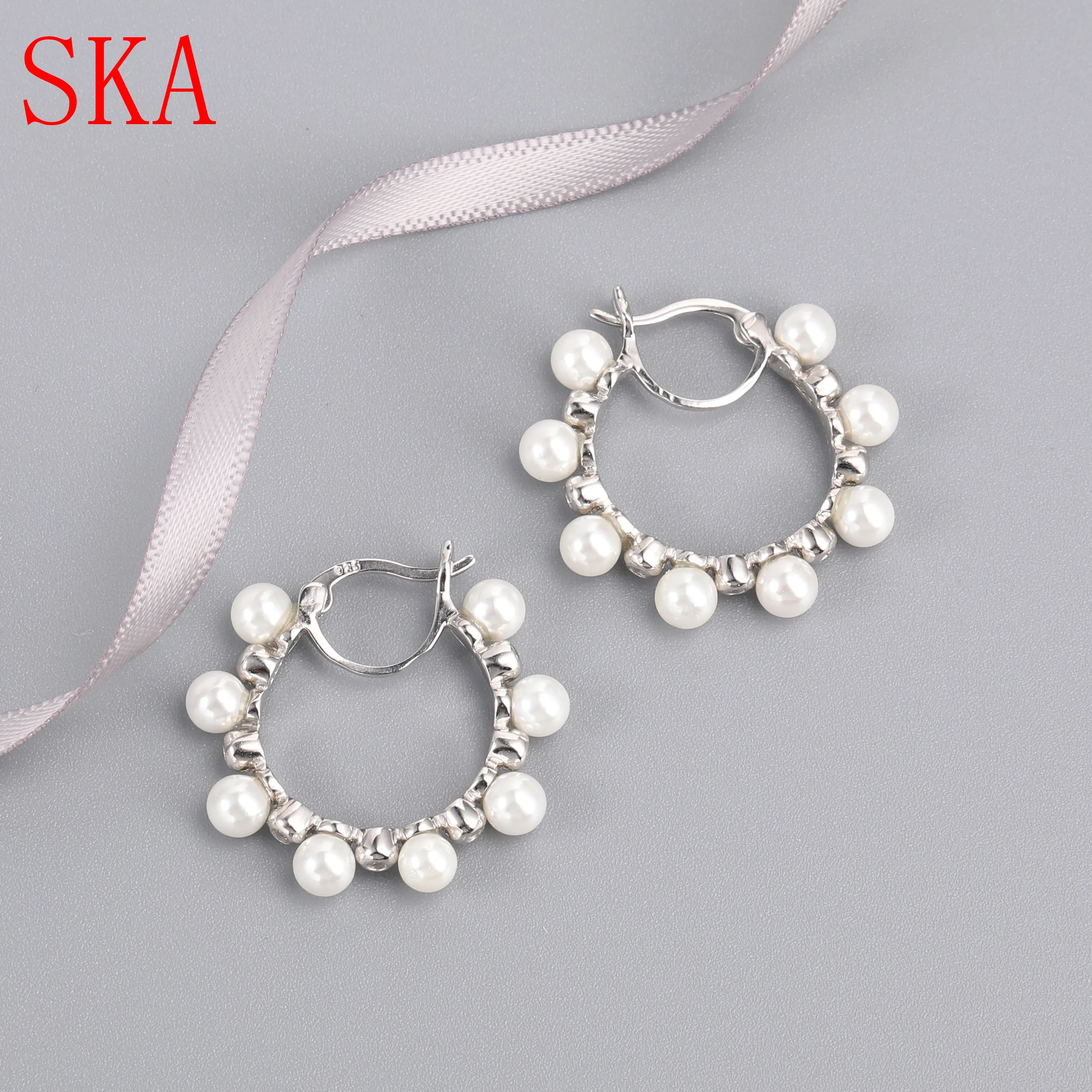 

New Ladies Fashion Simple Sweet Crystal Stud Earrings Freshwater Pearl Earrings Temperament Jewelry Round Pearl Earrings Women
