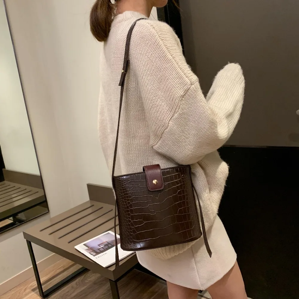 خمر الجلود حجر نمط حقيبة كتف Crossbody حقائب للنساء 2019 جديد أزياء حقائب والمحافظ سستة دلو أكياس