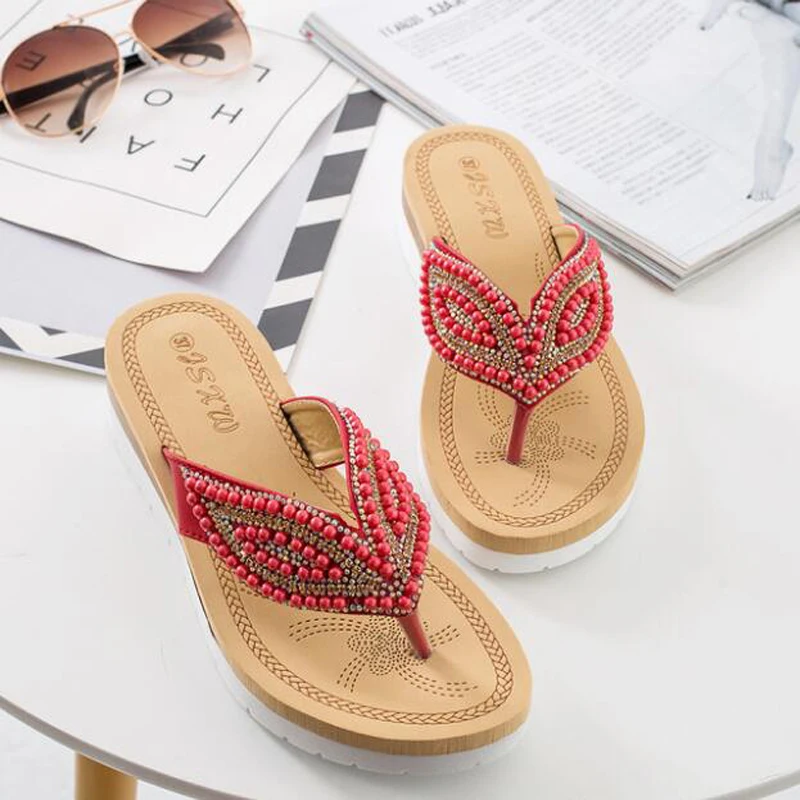 Billige Neue Trend Strand Hausschuhe Strass Augen Persönlichkeit Perle Hausschuhe Mädchen Aus Lässig Sicken Kristall Flip Flops Rutsche Sandalen