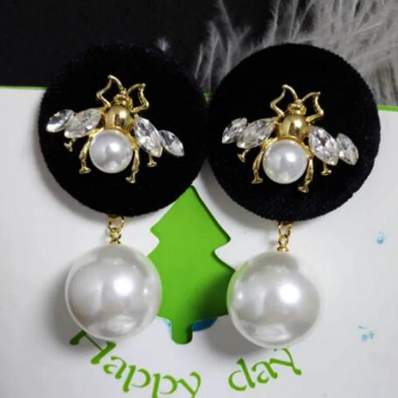 

New Arrival European and American fashion jewelry and black pearl drop earrings female bee earrings for women
