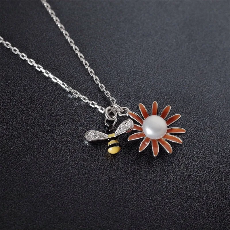 

Swan Creative Design Insect Bee Flowers Pendant Necklace Zircon Pearl Silver Jewelry For Women Collier Femme Gifts for Girls