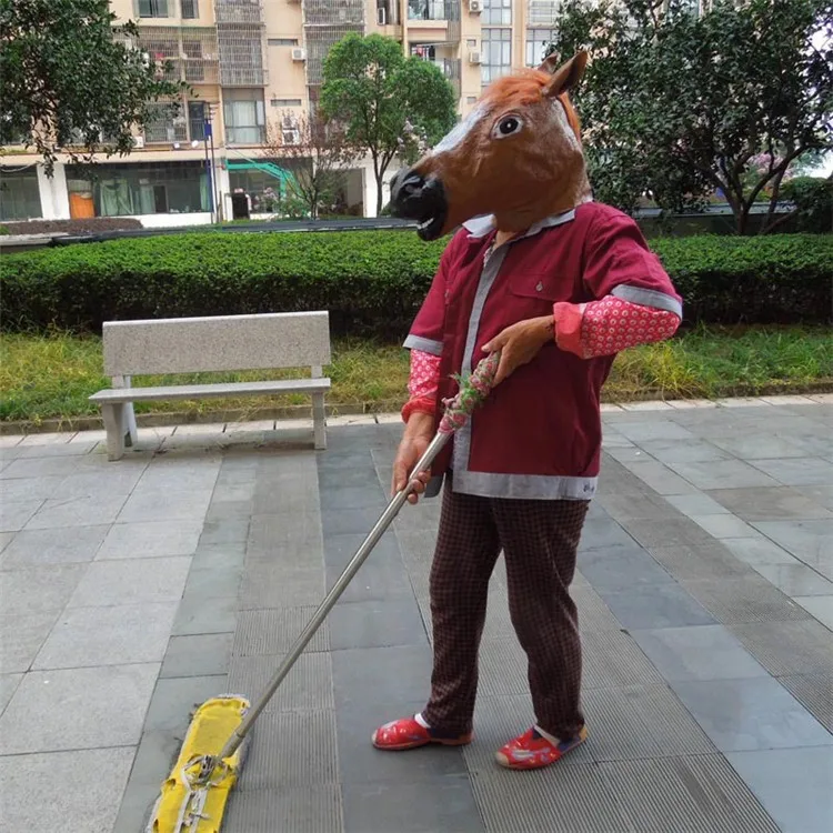 2430986921_2081277280