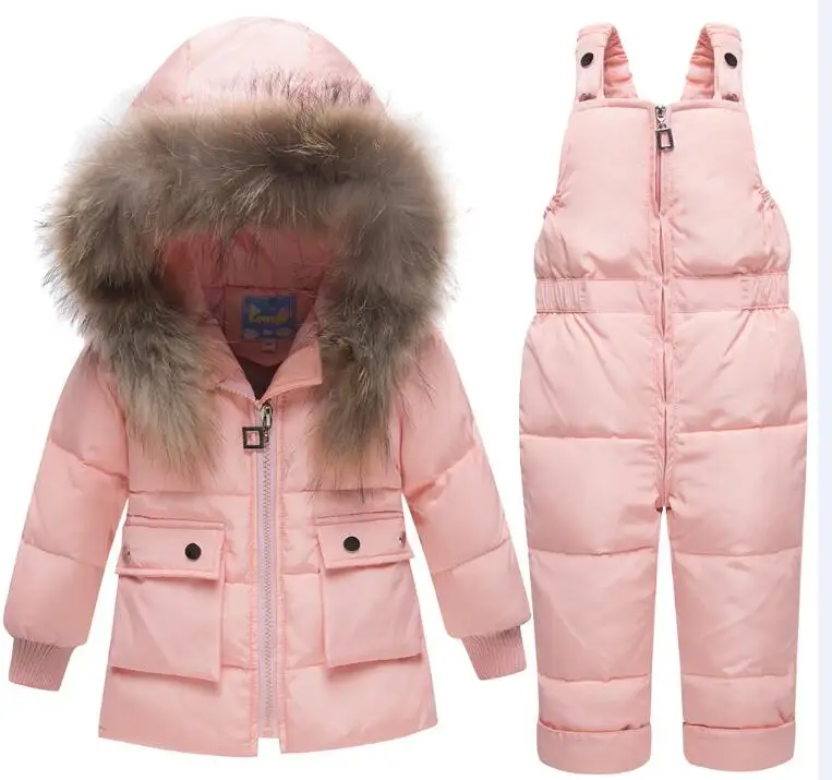 Новинка года, теплые зимние комплекты для детей, 8821 пуховые пальто для маленьких мальчиков зимние комбинезоны с большими карманами, пуховая верхняя одежда для девочек, пальто+ комбинезон на подтяжках, 2 предмета - Цвет: Розовый