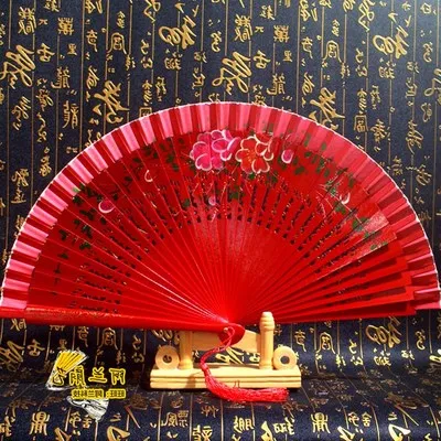 Новые продукты Cheongsam красный Craft Ladies'Folding Fan окрашенный деревянный полый двухсторонний вентилятор страстный испанский танец - Цвет: 18