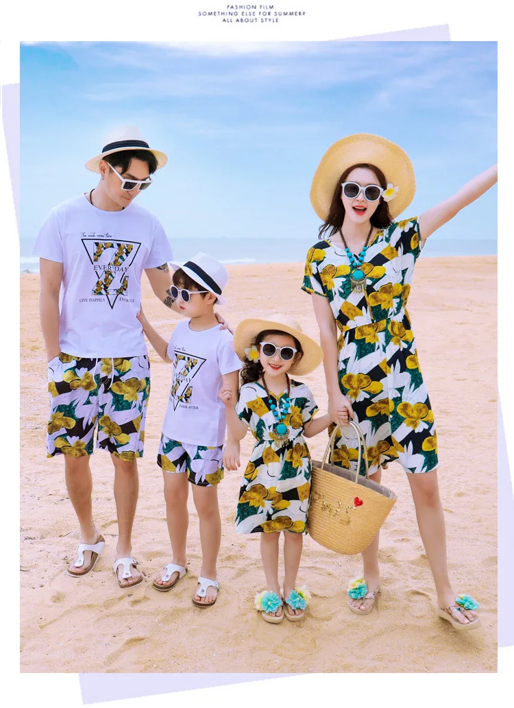 Семейный комплект одежды, летние платья с цветочным принтом «Мама и я» Футболки для папы и сына и короткие штаны одинаковые парные наряды для всей семьи