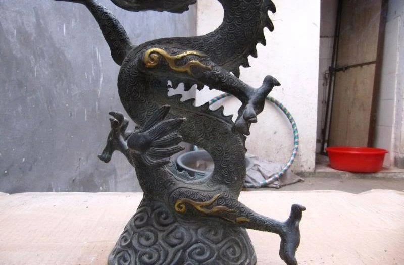 

12"Chinese old Bronze Copper Fengshui Carved Evil Fly Dragon play Bead Statue