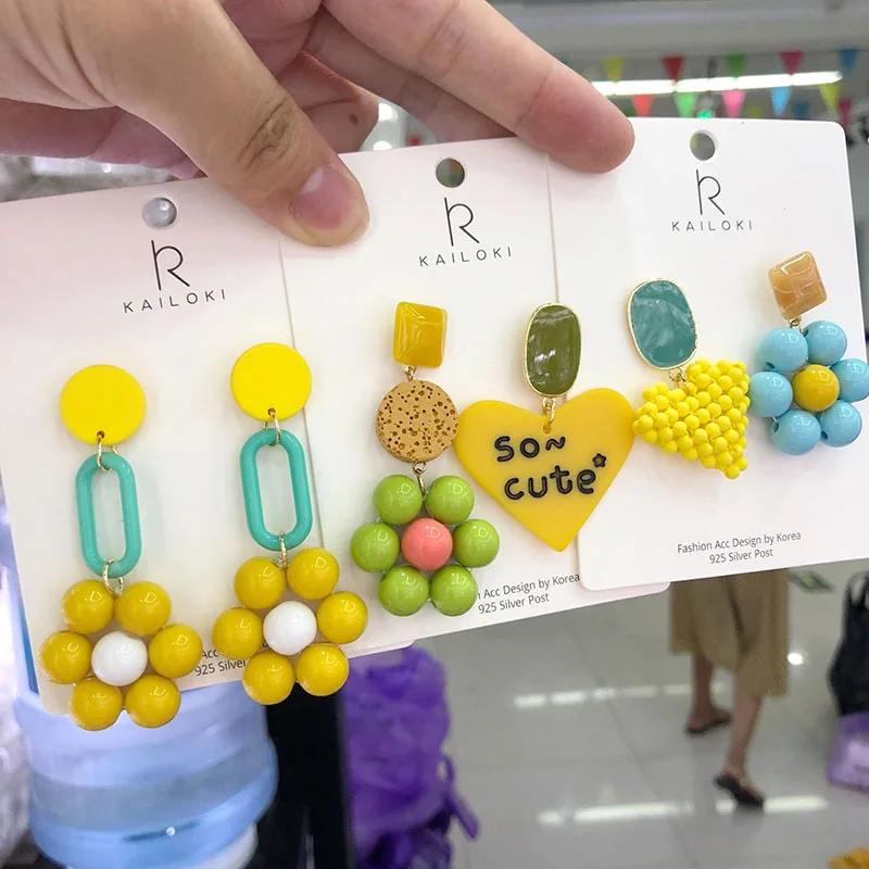 

Korea Summer Yellow Series Sunflower Heart Asymmetric Drop Earrings For Women Candy Color Acrylic Ball Statement Big Earings