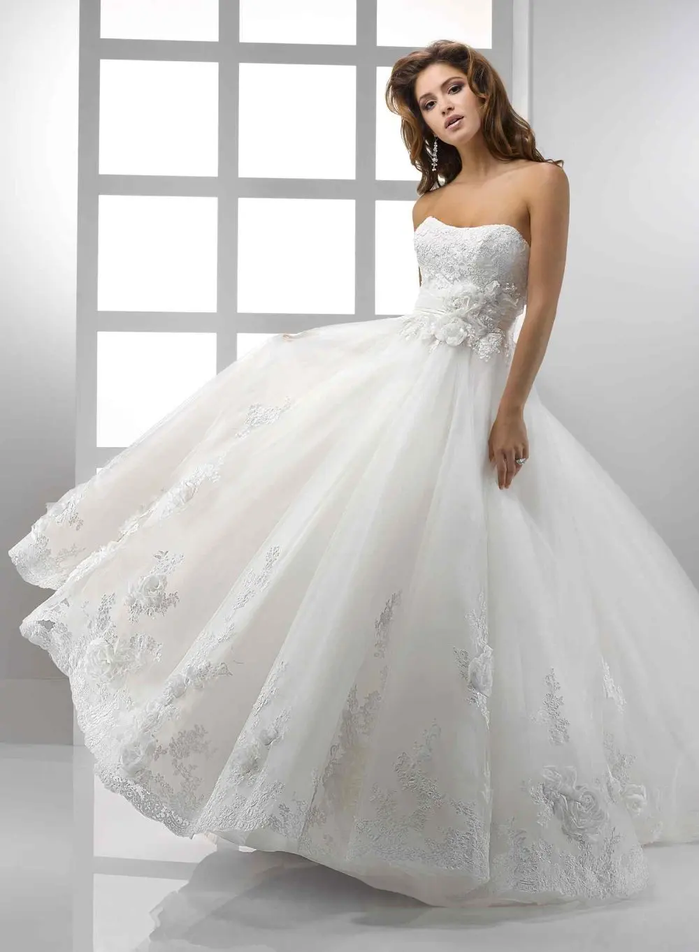 

11-21 Fashion Sweerheart Ruffle A-line Gown Lace Wedding Dress Designer