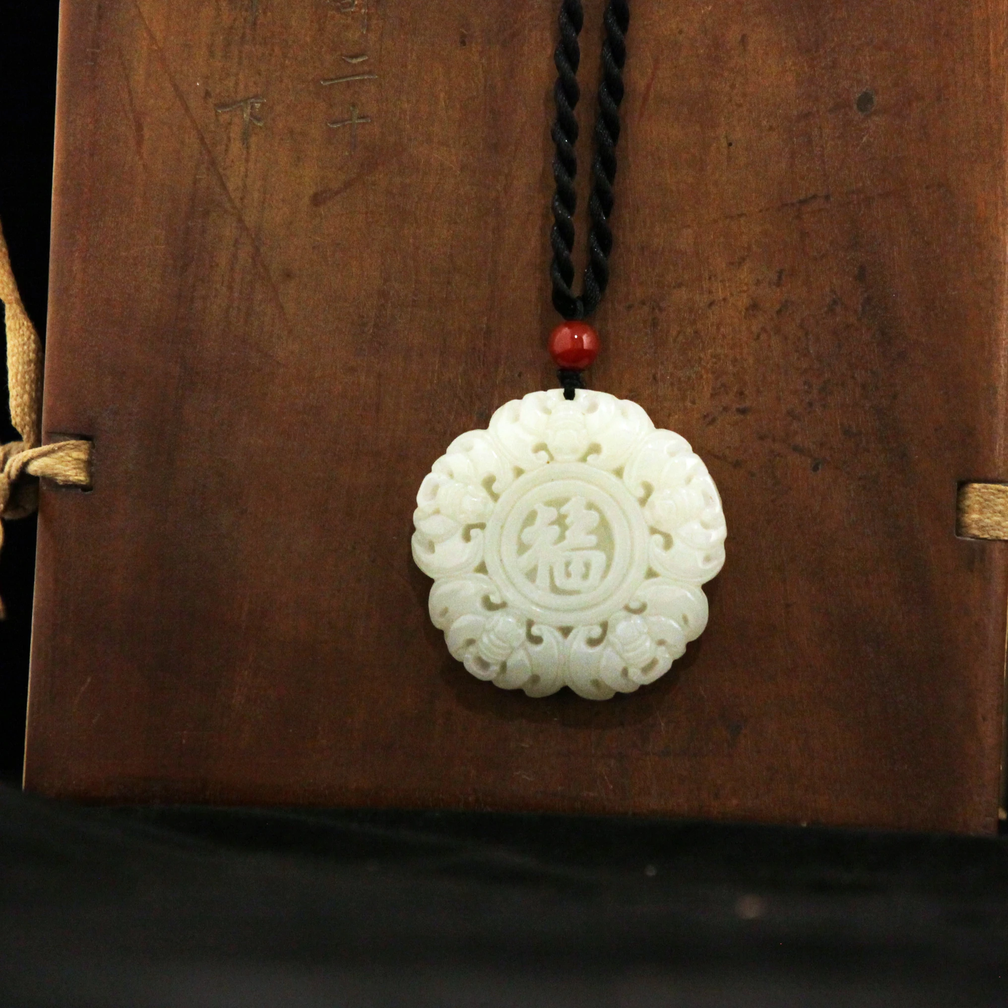 

Natural He Tian Bai yu Necklace Gift jewelry
